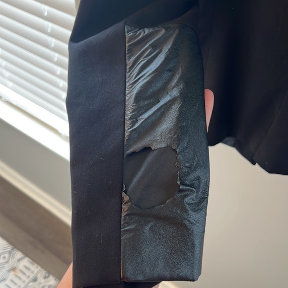 Forever 21 black blazer with faux leather detail on sleeves size large - Picture 3 of 4